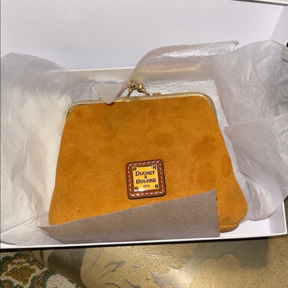 Dooney & Bourke 🆕 suede large frame clutch twist lock